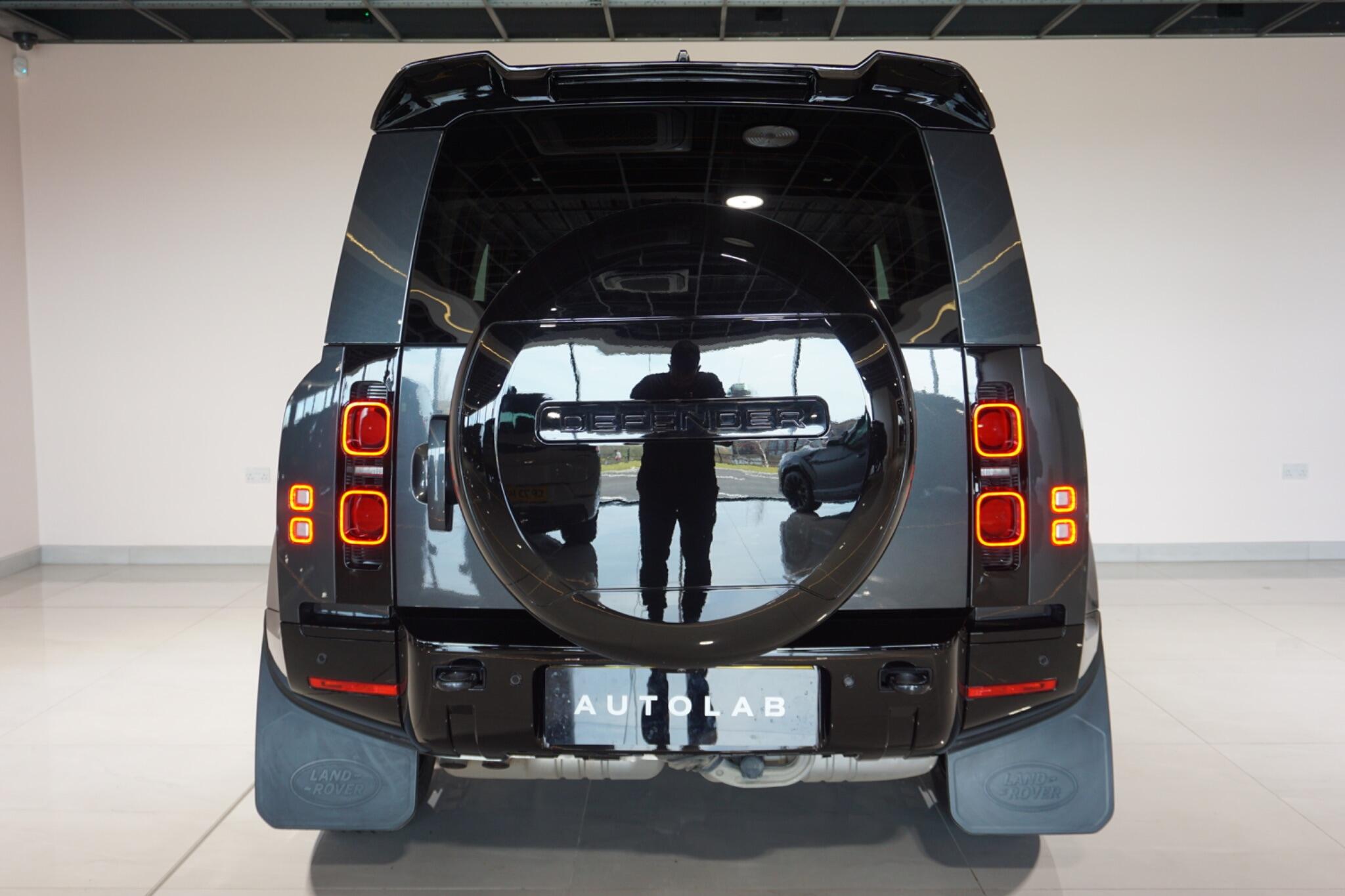 Land Rover Defender 90 3.0 D300 MHEV X-Dynamic HSE Hard Top SUV 3dr Diesel Auto 4WD SWB Euro 6 (s/s) (300 ps)